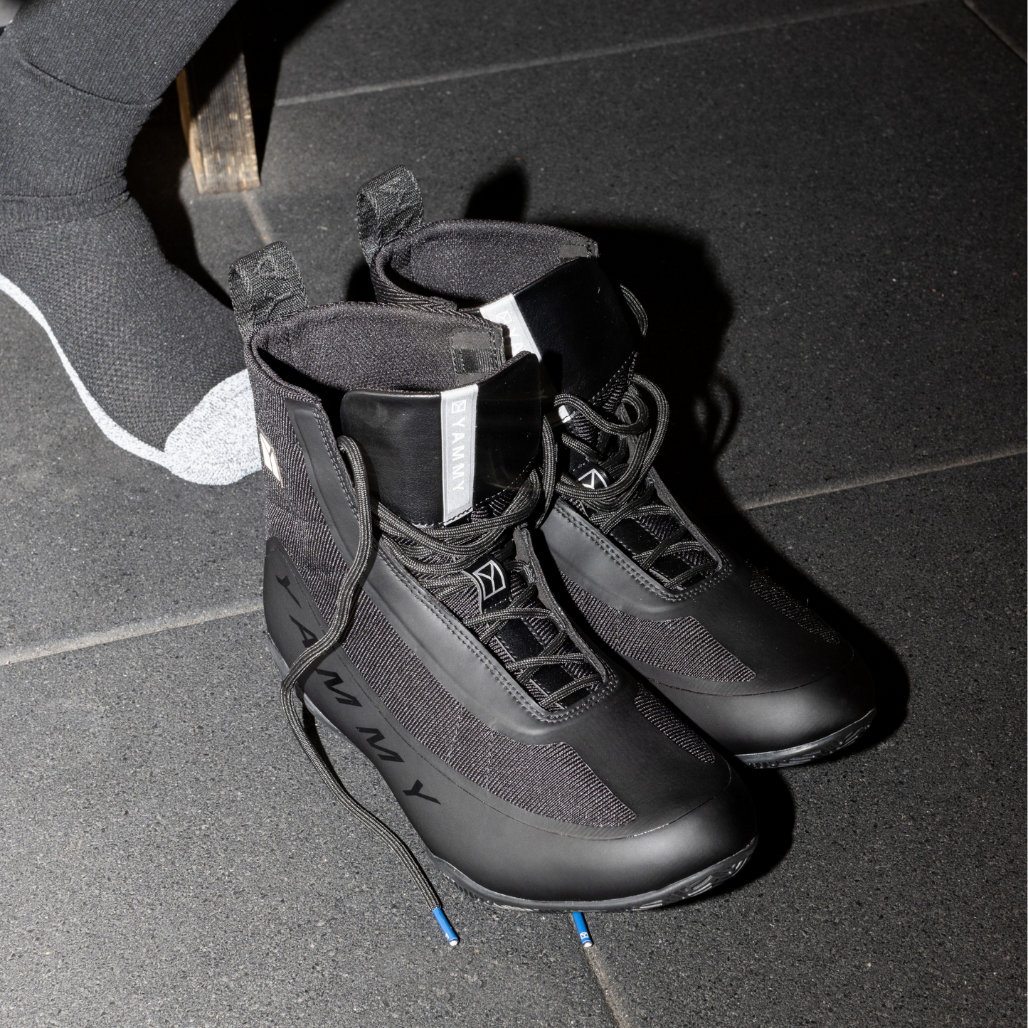 YAMMY Flux Mid Blackout boxing boots
