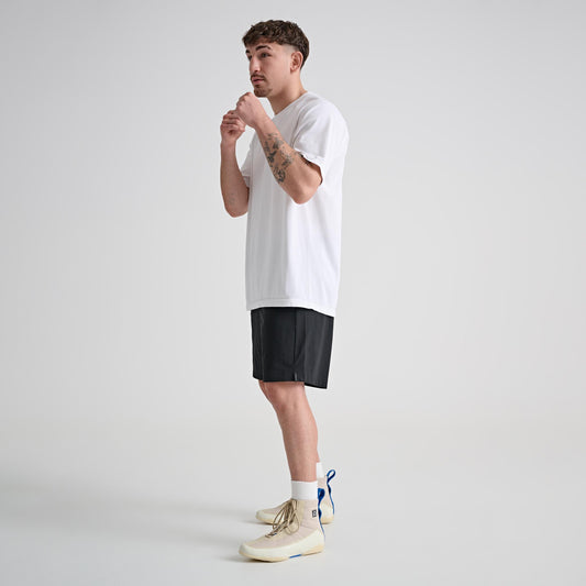 Model wearingYAMMY Flux Mid Beige/Cream boxing boots