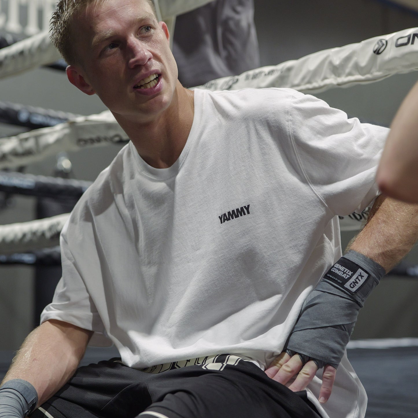 YAMMY Boxing Billboard Tshirt White