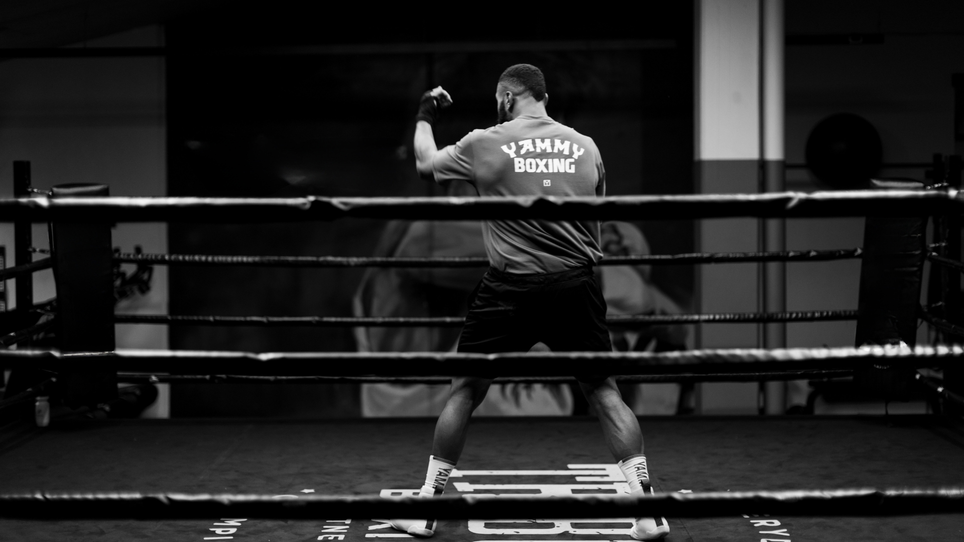 Professional unisex boxing boots for fighters. YAMMY Boxing